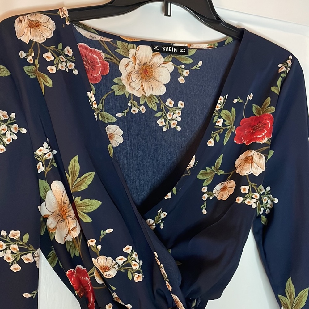 Unworn SHEIN tie shirt - Picture 2 of 3